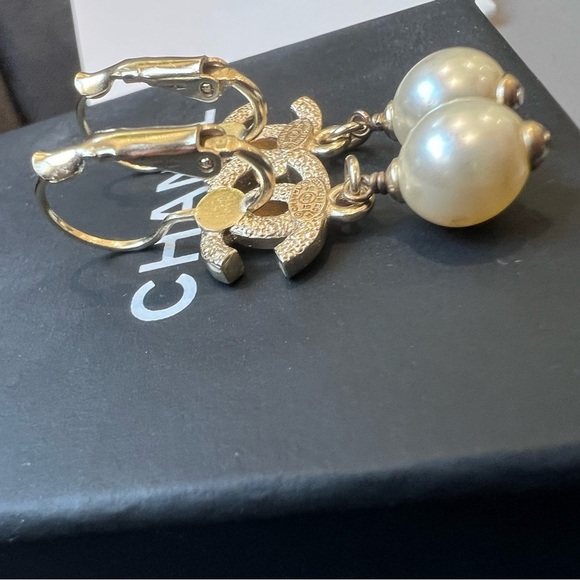 Chanel CC Crystal and Pearl Drop Earrings - Picture 5 of 9